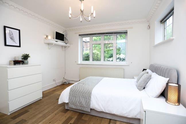 2 Rooms available/ One with separate office Main Photo
