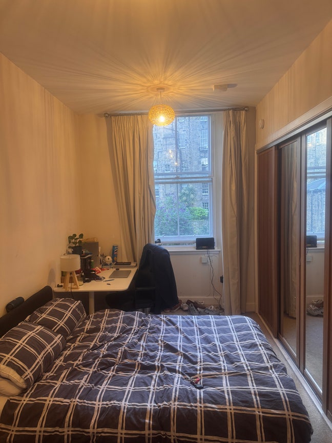 Spacious room with ensuite, city centre  Main Photo