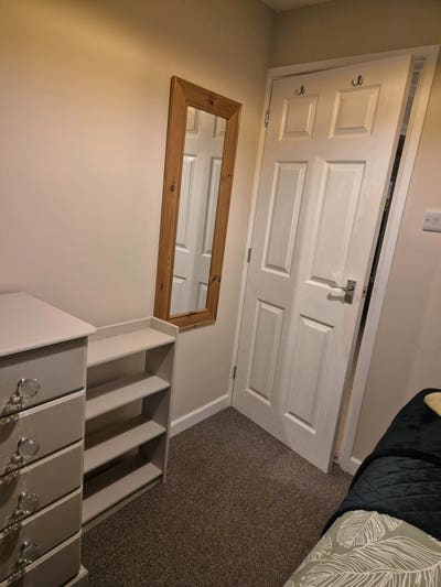 Small room for short stays  Main Photo