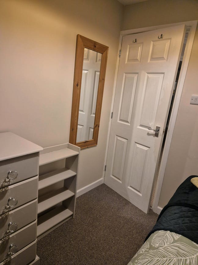 Small room for short stays  Main Photo