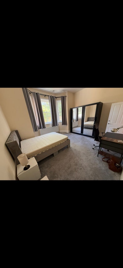 One Xlarge double room for rent 1/8/2026 Main Photo