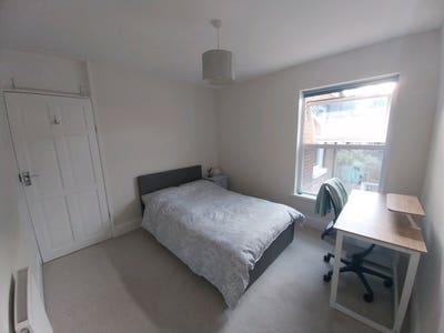 Small double room in cozy 2 bedroom house Main Photo
