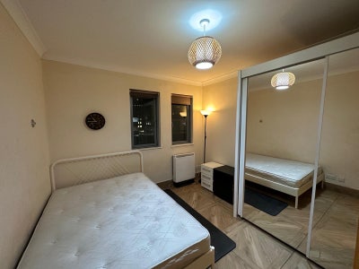 Furnished En-suite Main Photo