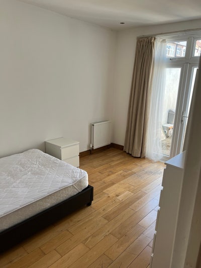 Spacious Double Room with Garden Access | SE4  Main Photo