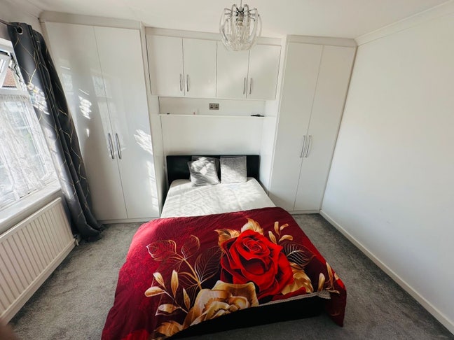 Double bed room available  Main Photo