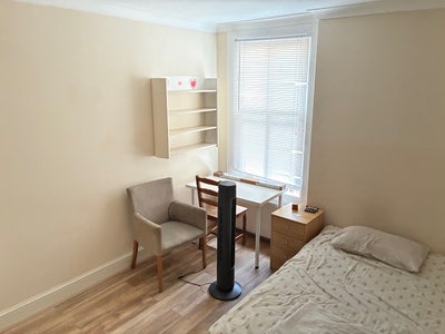 Bright & Airy Double | Social & Friendly Flat Main Photo
