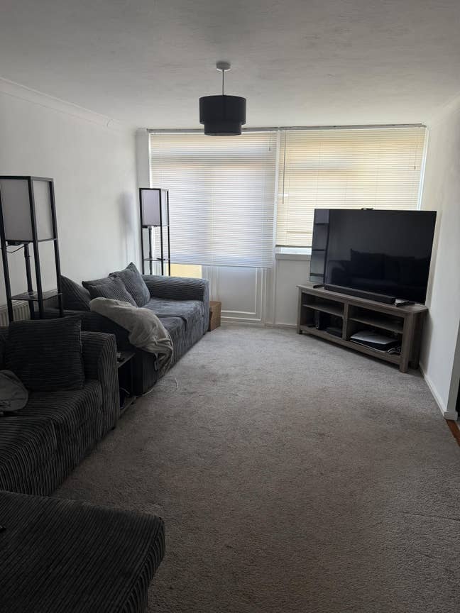Spacious Double Room Available – Bills Included   Main Photo
