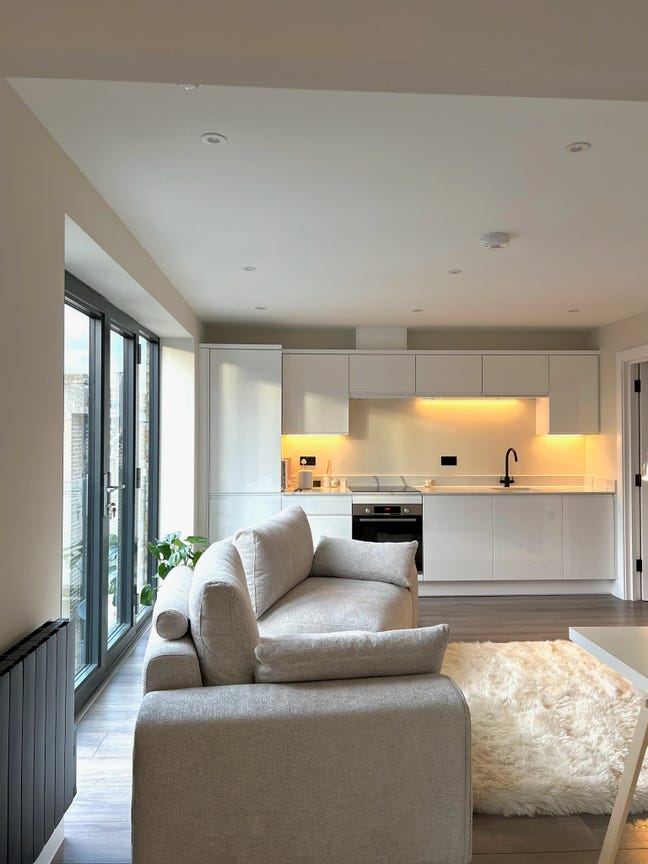 Airy, Minimal Apartment in Dalston Main Photo
