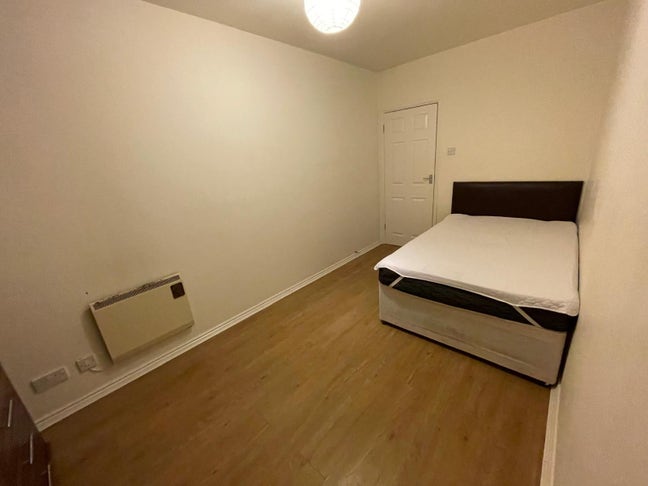 ✨ 3-Bed Flatshare in Whitechapel | July  Main Photo