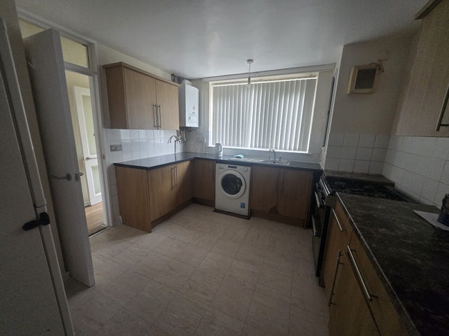 Beautiful 2 bedroom property available immediately Main Photo