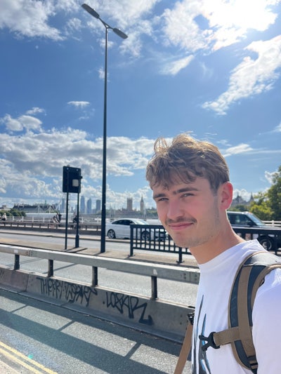 Masters student looking for flat Main Photo