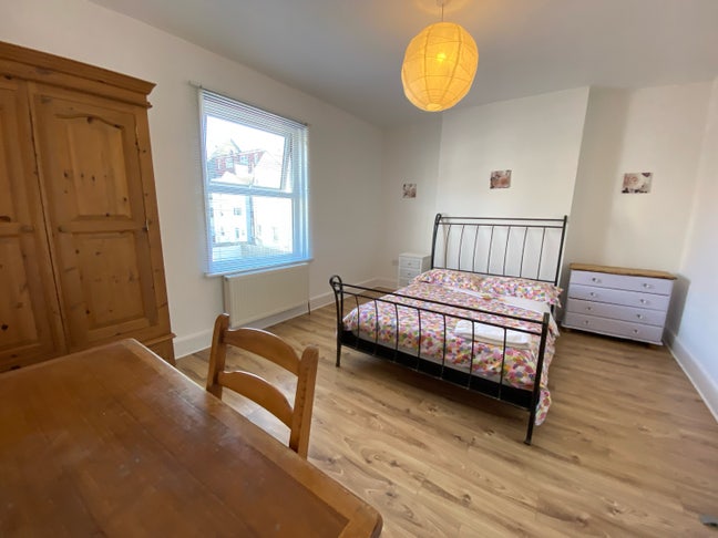2 double bedrooms  central Eastbourne  Main Photo