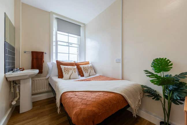 Bronze Room Garth Heads &pound;105 a week deposit paid Main Photo