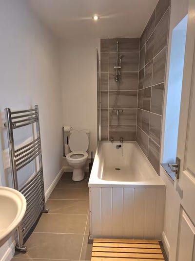 2 Bed Cottage - Free Parking - Pets Welcome Main Photo