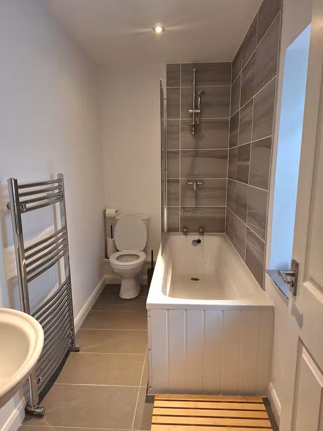 2 Bed Cottage - Free Parking - Pets Welcome Main Photo