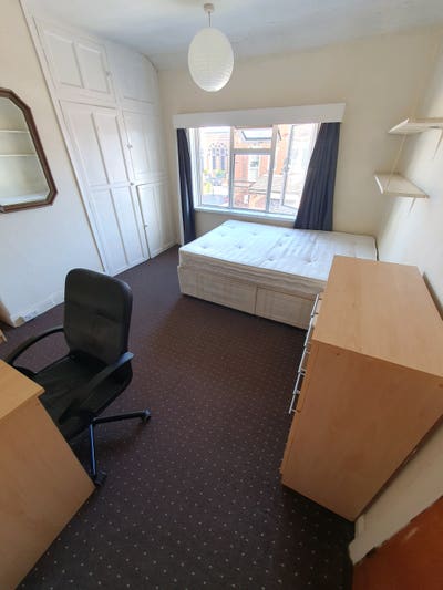 Prepaid Bills - Spacious Double Room in Houseshare Main Photo