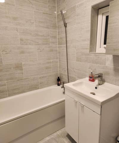Double room to let in two bed flat in Canary Wharf Main Photo
