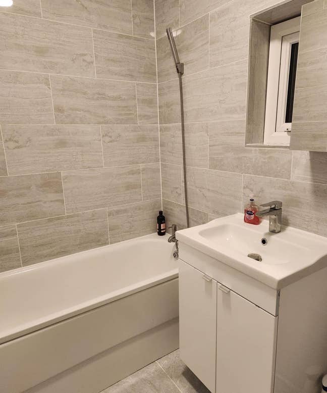 Double room to let in two bed flat in Canary Wharf Main Photo