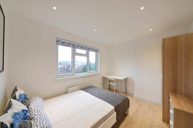 Double Furnished Room  Main Photo