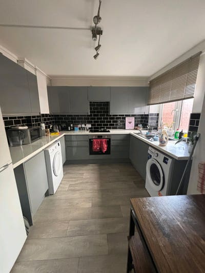 Large 1 bed flat  Main Photo