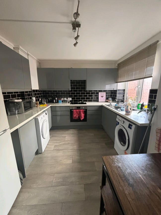 Large 1 bed flat  Main Photo