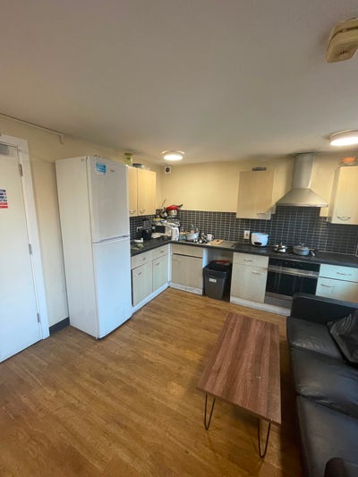 Single room available immediately  Main Photo
