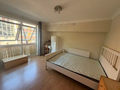 Large Double Room for Rent – Poplar High Street, E Main Photo