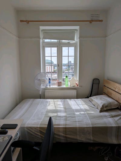 Bright Room in Chill 3 bed flat in Finchley Rd Main Photo