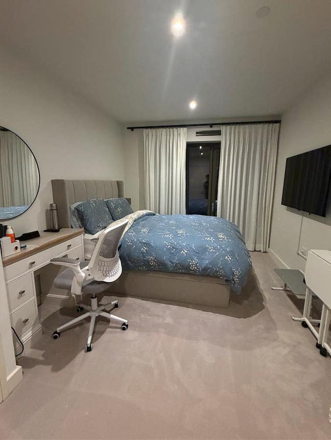 Modern Ensuite Double Room to Rent | E16  Main Photo