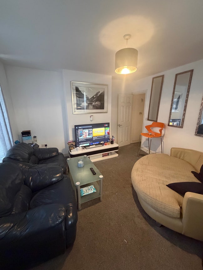 1 bedroom available immediately  Main Photo