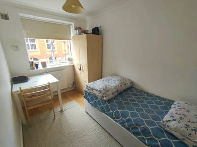 Student-Friendly 4-Bed Flat | 2 Rooms Available Main Photo