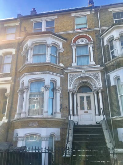Bright Double Bedsit in Stockwell (Most Bills Inc) Main Photo