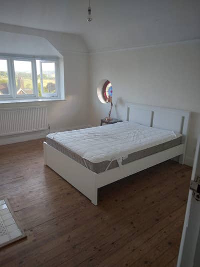 Lovely double bedroom to let in Lewes Main Photo