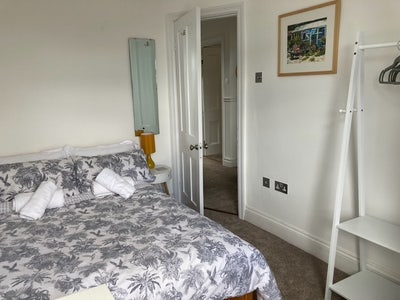 Light and bright room in central Falmouth Main Photo