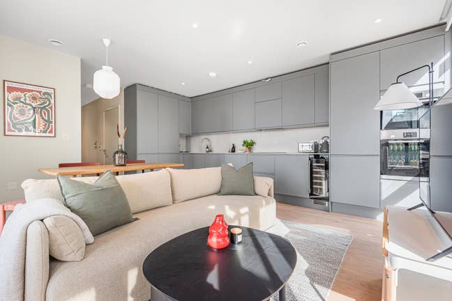 Whole Three Bed apartment to rent in Bermondsey Main Photo