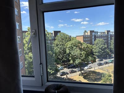 2 mins stockwell tube .airy room with great views Main Photo