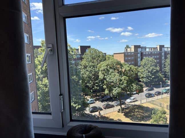 2 mins stockwell tube .airy room with great views Main Photo