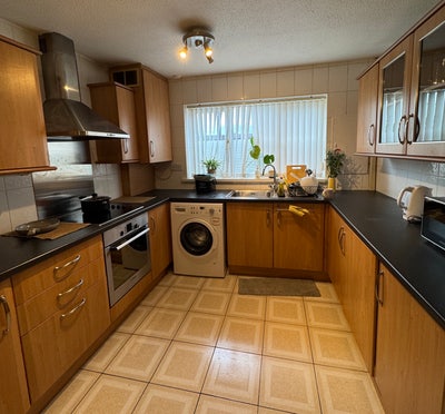 Double Bedroom Available / No Depost Required Main Photo