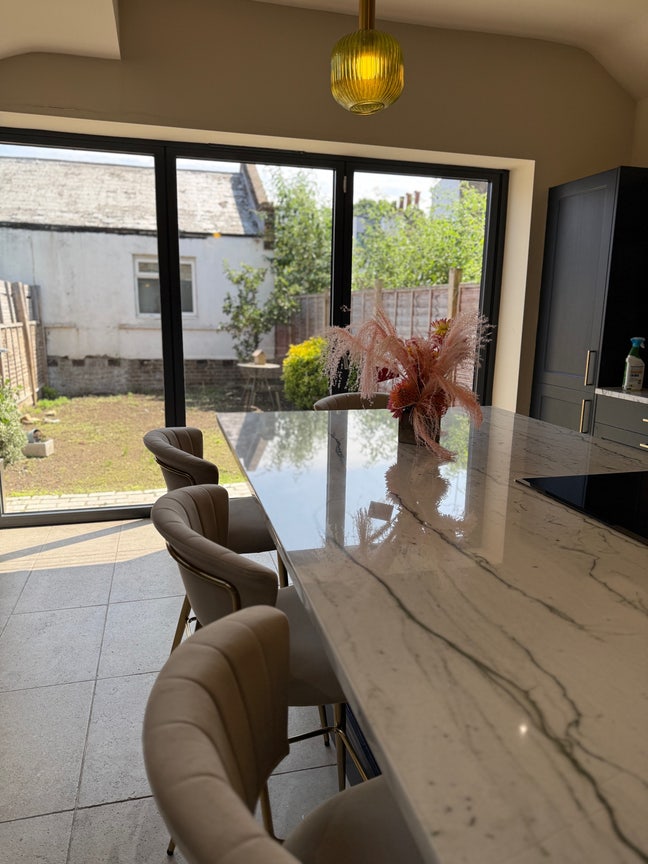 Spacious double room bills included  Main Photo