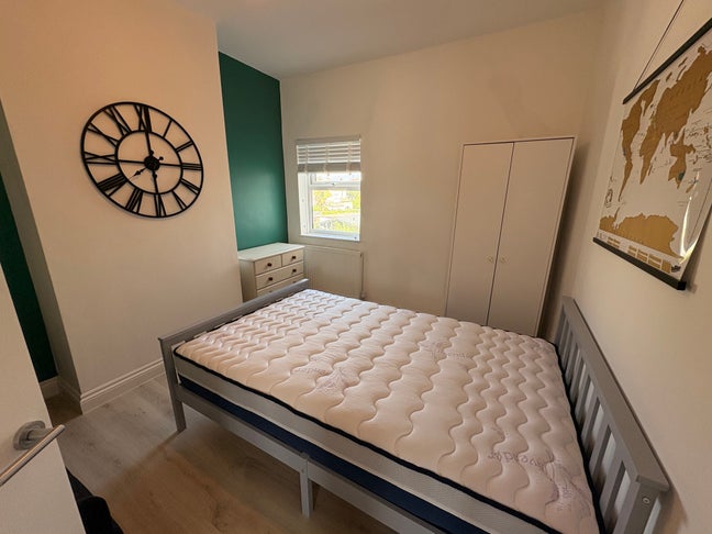 Double room, parking and garden available for rent Main Photo