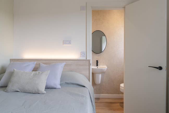 Ensuite Room in Brand New Property! Main Photo