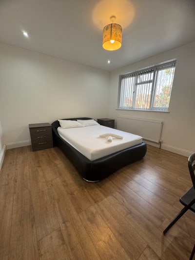 Double En-suite Room Heathrow  Main Photo