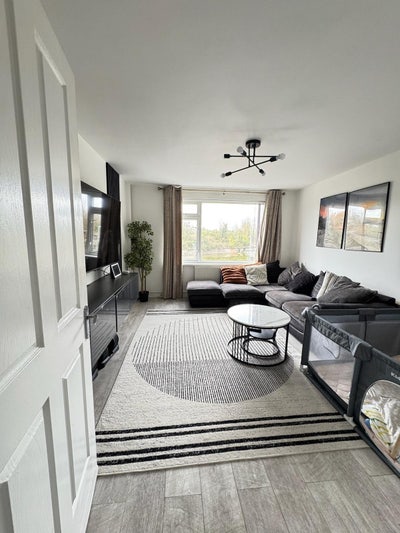 3 Bed Semi-Detached House, Whinchat Road, SE28 Main Photo