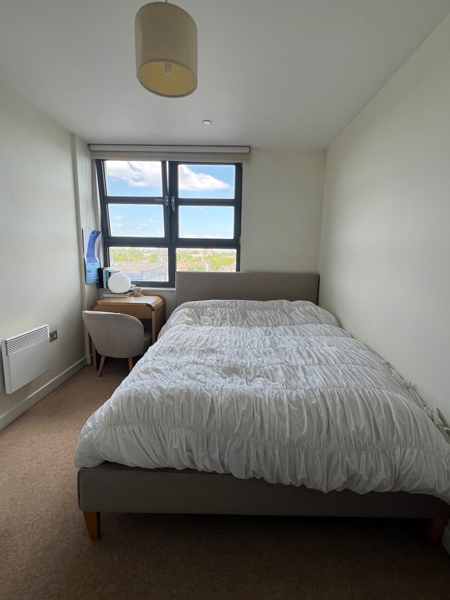 Sunny De Beauvoir room!  Main Photo