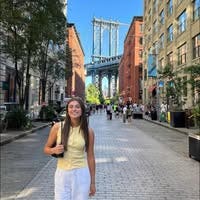 Professional Female seeks a single or double room Main Photo