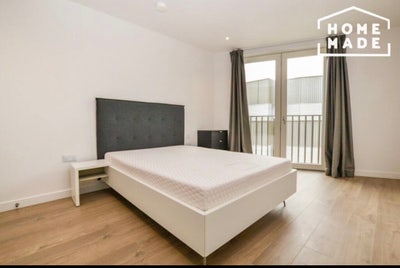 HUGE flat in Queen Elizabeth Olympic Park Main Photo