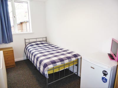 Single Room in Queens Park Main Photo