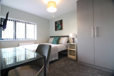 Luxury Double Ensuite Room with Free Parking Main Photo