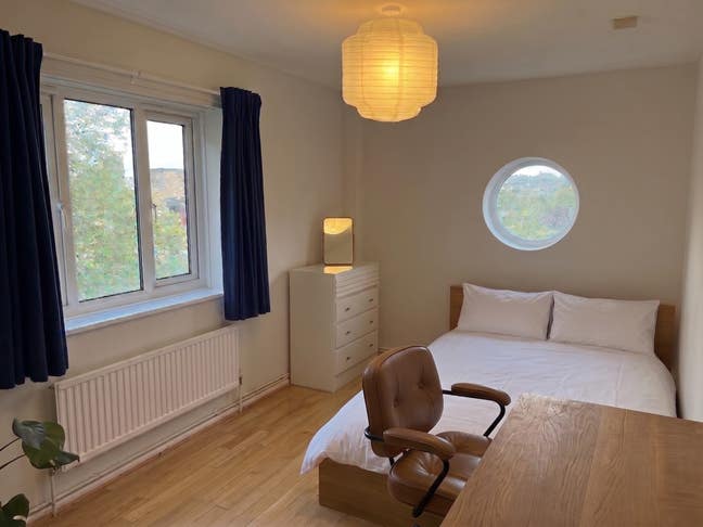Double Room Available in Friendly, Relaxed Home Main Photo