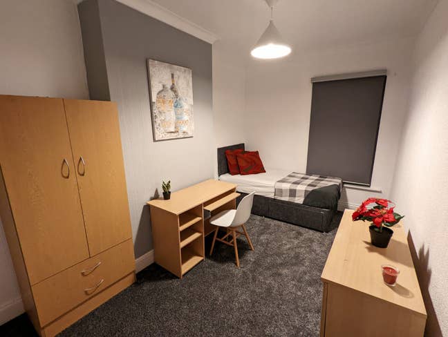 Single  room available in Normanton only &pound;400 pcm Main Photo